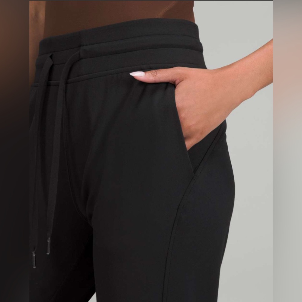 Lululemon Ready to Rulu High-Rise Jogger
Black size 4 - Picture 3 of 12